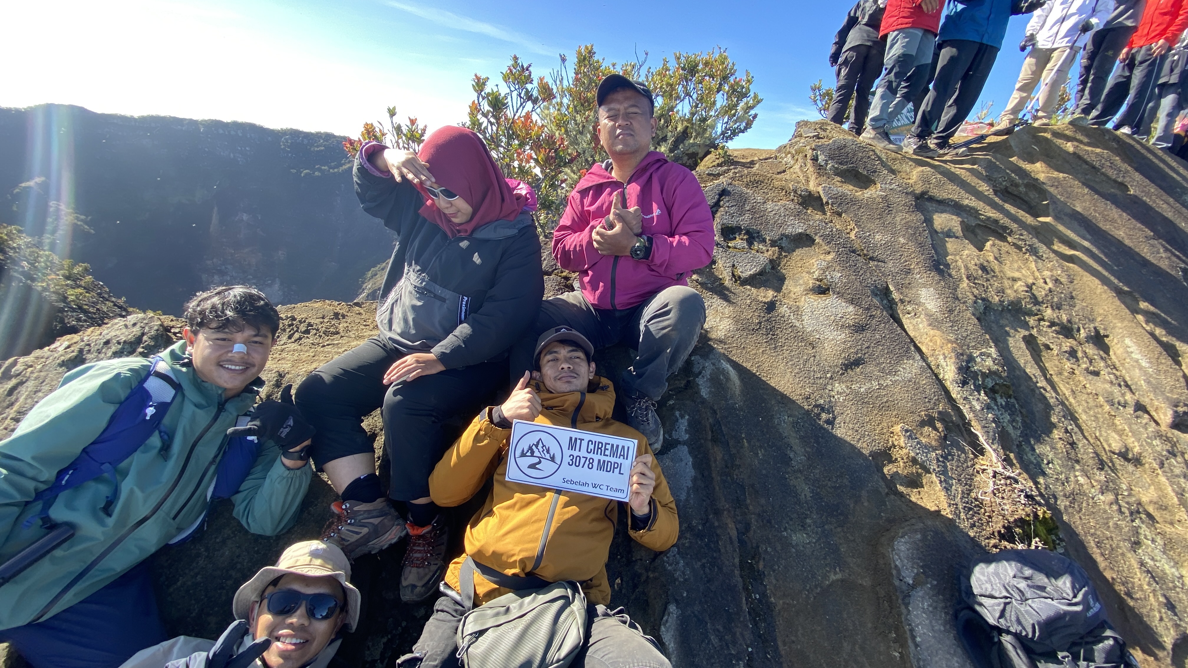 Pendakian Gunung Ciremai via Sadarehe: Catatan Perjalanan 9 Orang dari BSD